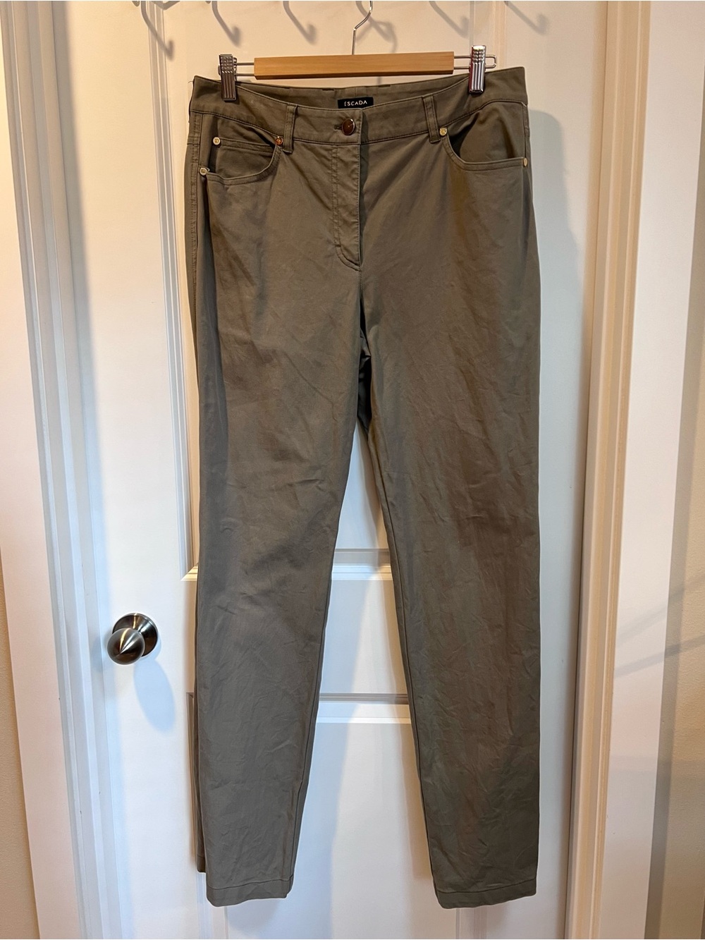 ESCADA Women’s Straight Olive Solid 5-Pocket Jeans Zip Fly Logo Size 40 (10-12) - Picture 2 of 6